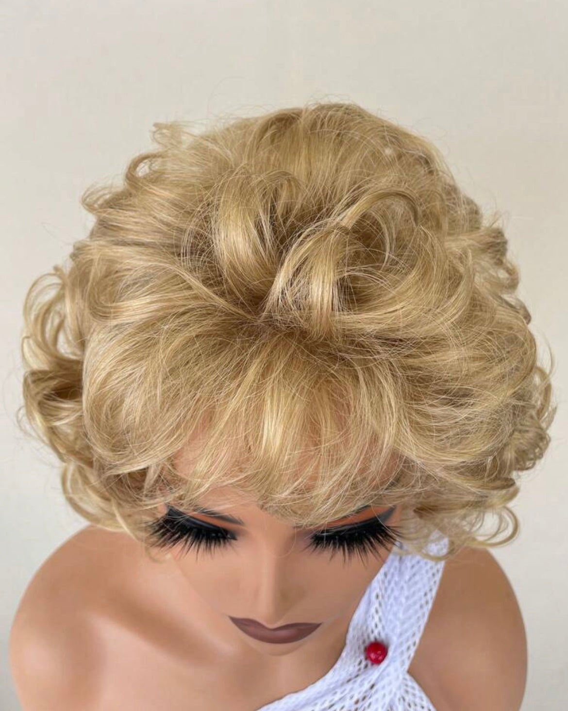 Synthetic Wig Blonde Bangs Short Curly Hair Suitable For Everyday Festival Wear