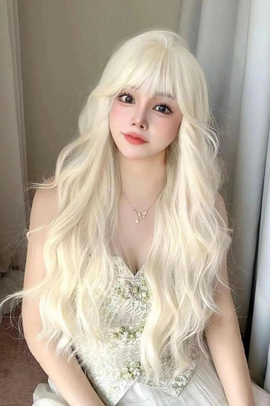 Long Natural Wave in White Gold Wigs with Bangs - Labelle Boutique Hair wigs Long Natural Wave in White Gold Wigs with Bangs