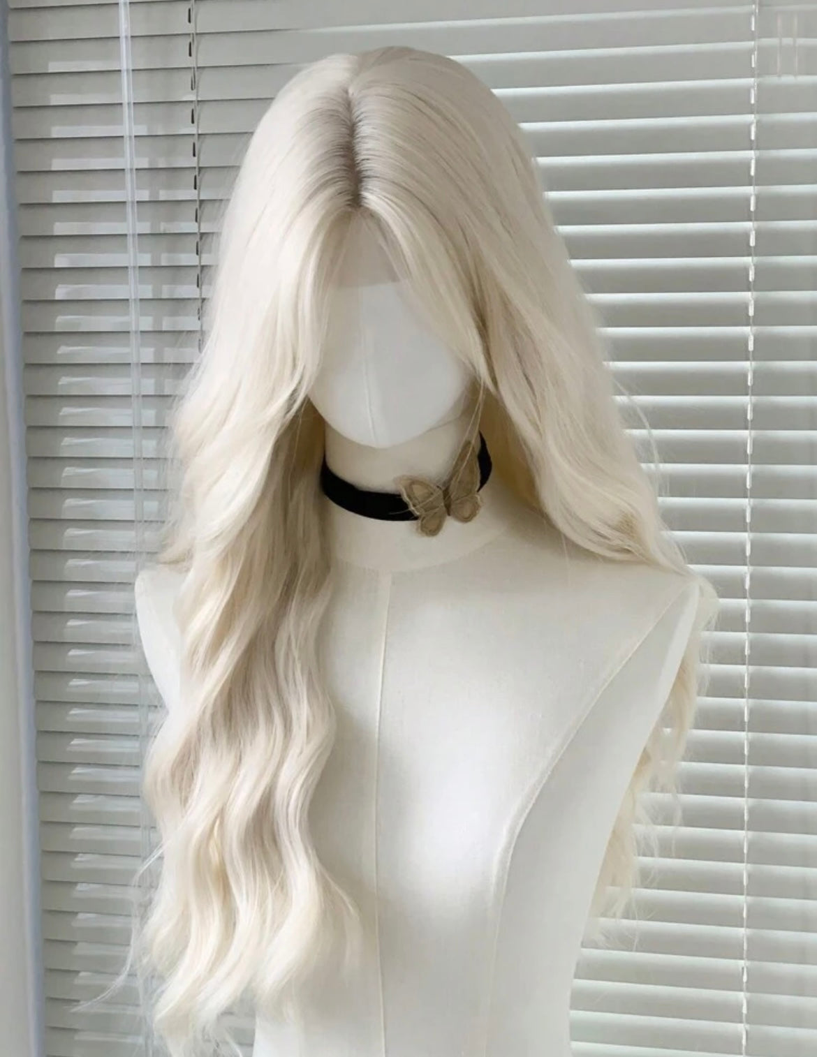 Long Blonde Wig with Natural Waves – Platinum Blonde Lace Front Wig for Women, Heat Resistant Cosplay & Fashion Hair
